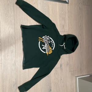 SuperDry - SuperDry hoodie.  Storlek 40.  Använd I super bra skick.  