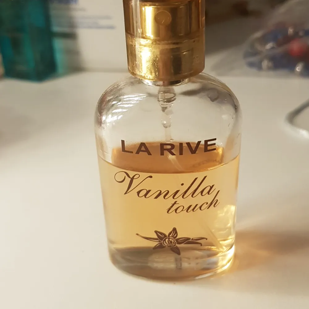 Säljer denna parfym som har en så god doft på vanilj som håller hela dagen. Säljer den pga att jag har många andra parfymer. Tryck inte på köp nu. Accessoarer.
