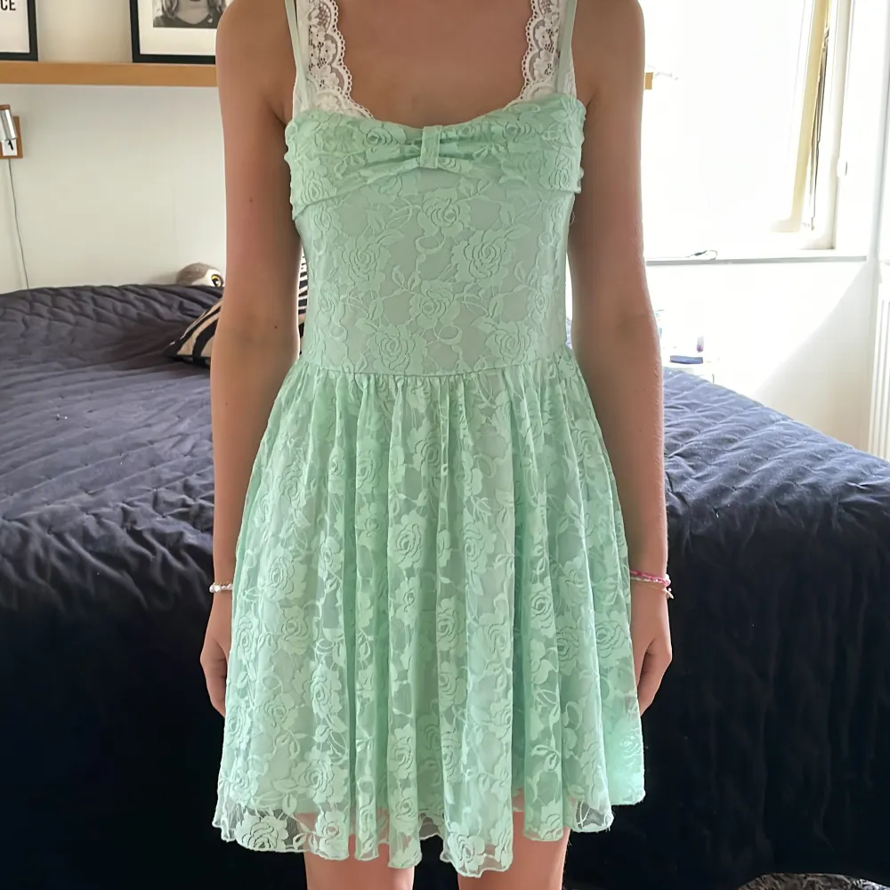 Mintgrön gullig klänning m lite spets i tyget 💞 okej att använda köp nu, skriv för bilder/frågor!. Klänningar.