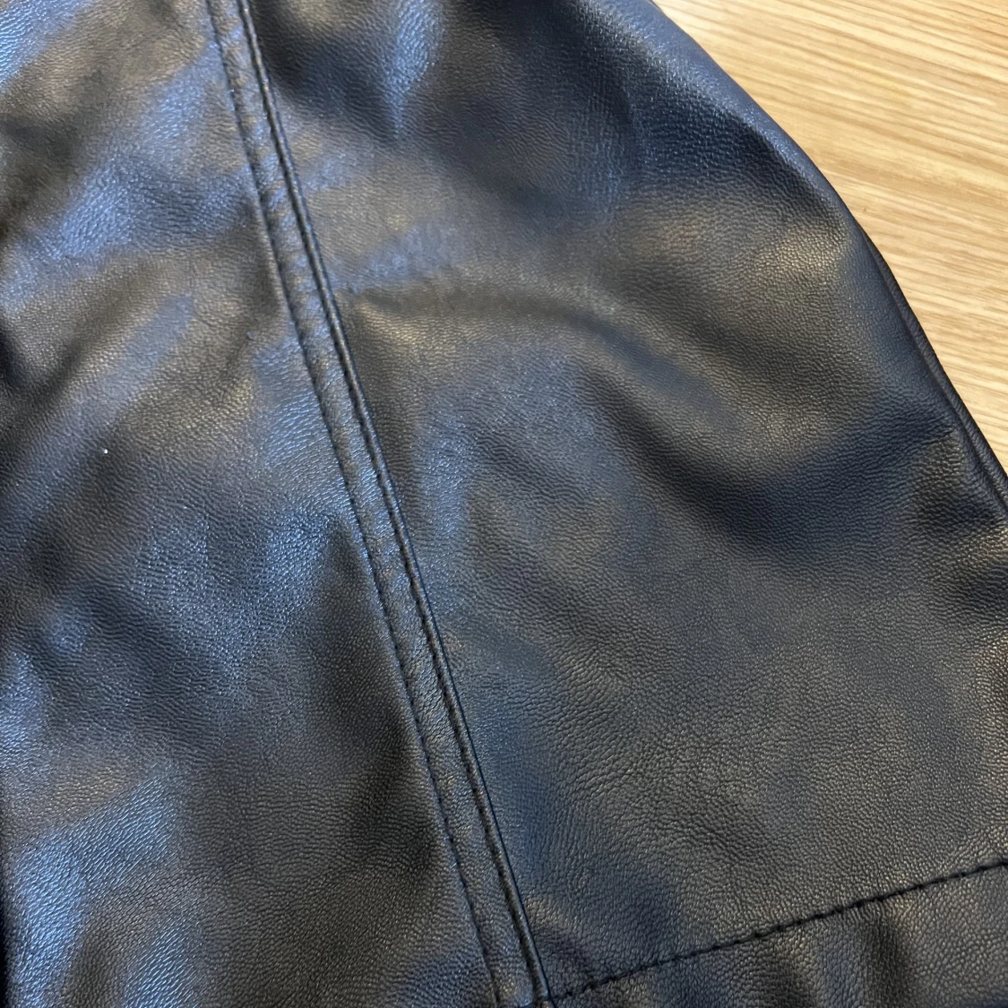 Skinnkjol med knappar - 90