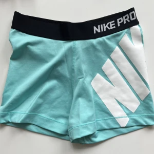Nike Pro Shorts - Ganska små i storleken.