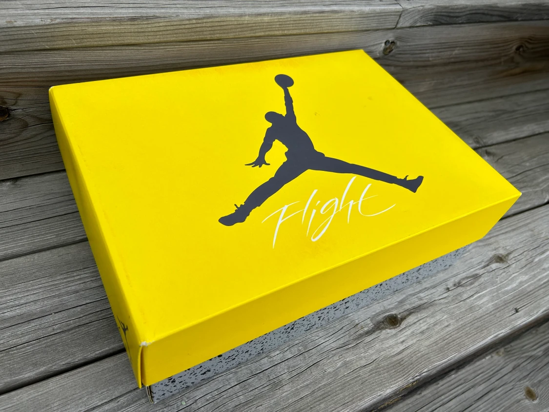 Jordan 4 Lightning - 91