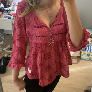 Odd Molly blus - Lappen kvar, nypris 999kr. Köp direkt 250💗
