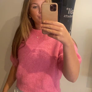 Kortärmad stickad tröja - Knappt använd, jätte bra skick❤️