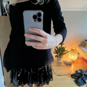 Kjol - Säljer denna paljettkjol från zara