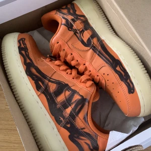 Air force 1 - Fina af1 skeletons i 38.5. Bra skick för 1500kr