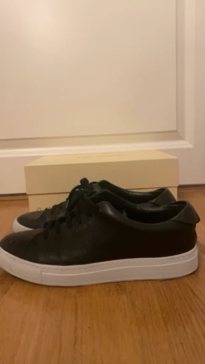 Arigato skor - Använt skorna ca 10 gånger säljer därför att jag inte använder dom längre. 