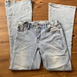 Jeans  - Fina jeans från Lindex aldrig använda!