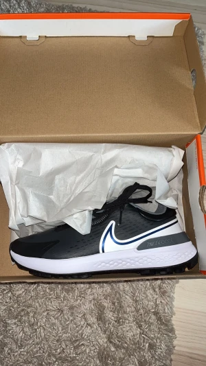 Nike golfskor - Helt nya oanvända golfskor i storlek 41