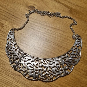 Silvrigt halsband  - Ej tungt 