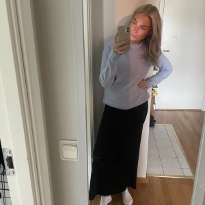 Vero Moda tröja  - Säljer denna super fina stickade tröjan då den inte kommer till användning ❣️ Om intresset finns så har jag en till i beige för samma pris! Ordinarie pris 249