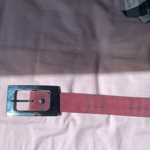 Portia bälte  - Mycket fin kvalite, använd 1-2 gånger. Säljer eftersom det var för stort och inte riktigt min stil. 