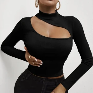 Topp - Perfekt topp både till fest och vardag! I nytt skick, endast använda enstaka gång.