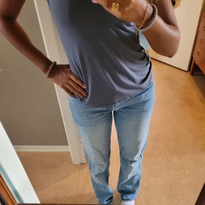 Blåa jeans💙 - Använda ett par gånger❤️ Nytt pris 499, mitt pris 300 Low waist boyfriend jaens😊