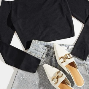 Grön tröja  - Har en grön tröja hittar inte bild på den. Aldrig använt men man kan göra den längre & längre💚.