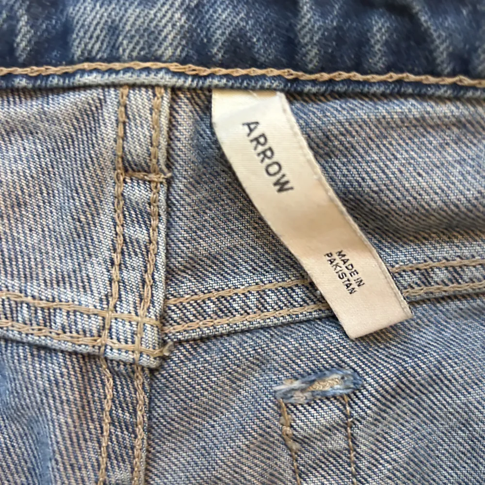 LågMidjade jeans med straight modell . Jeans & Byxor.