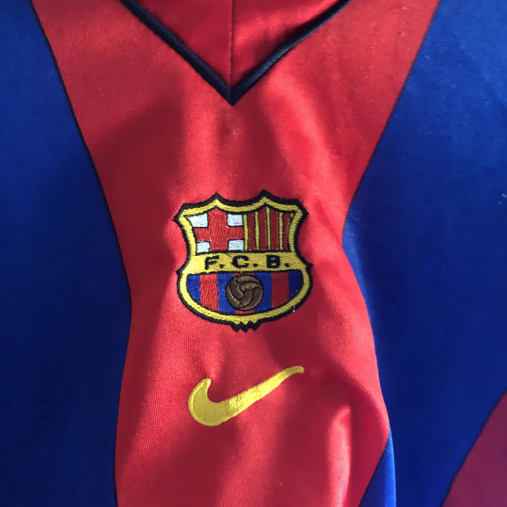 Barcelona tröja storek M/L. Inga fläckar eller hål . T-shirts.