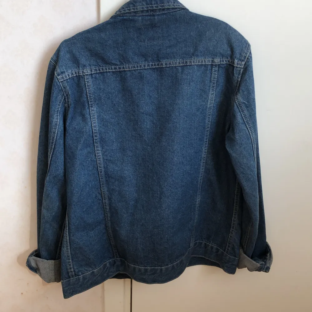 Vintage jeans Jacka från Boohoo❤️‍🔥 •Bra kvalite❤️‍🔥 •storlek: eu:36  uk:8❤️‍🔥 . Jackor.
