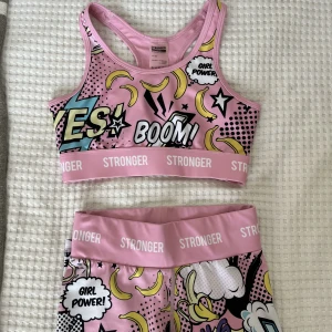 Stronges Sett - Utstickande rosa stronger sett i storlek XS. Köparen står för frakt!💕