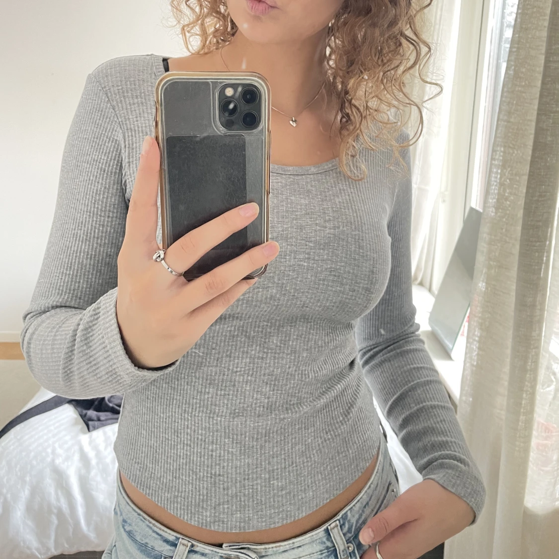 Tajt grå långärmad