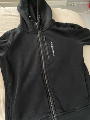 Sail racing  - använder inte längre och har blivit för liten, fortfarande bra skick och inga fläckar eller likande💞