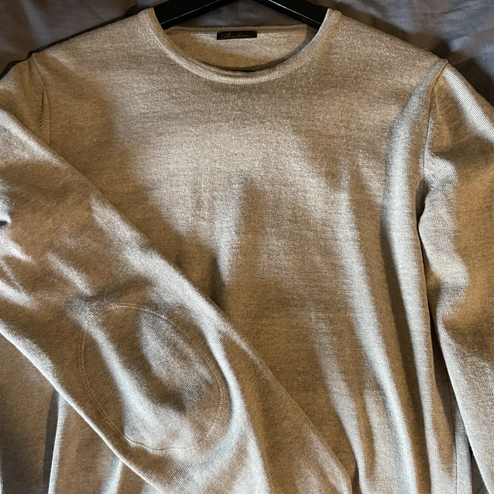 Säljer min stenströms tröja för att den har blivit för liten. Den är i väldigt bra skick och knappt använd, pris kan diskuteras vid snabb affär!. Stickat.
