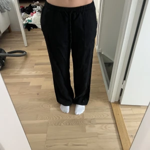 Linnebyxor - Jätte fina linnebyxor från zara! Super sköna linnebyxor som passar till allt!❣️