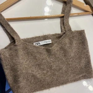 Stickat linne  - Stickat linne från zara  Alldrig användt  Som ny 🍂🤍