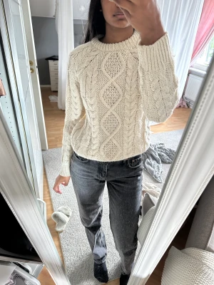 Stickad tröja  - Vit stickad tröja I XS i