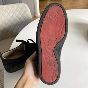 Louboutins  - Säljer nu mina älskade louboutins då det inte riktigt är min stil samt för stora. Dom är i jättefint skick och dustbagen finns kvar! Är också intresserad av byten💖