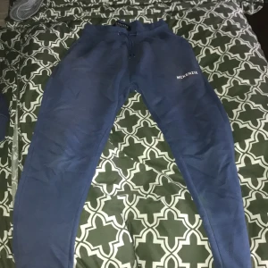 Mckenzie dres  - Bra kvalitet och köna kläder köpte från JD sports men dom passar inte mig fortfarande 