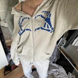  Zip up hoodie  - Jätte cool zip up hoodie som är jätte mjuk och skön