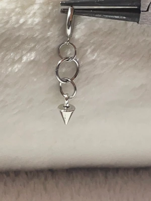 Thicc mini stud Layerd hoop earrings  - Dessa örhängen är till största dels gjorda av rostfritt stål vilket innebär att de inte förstörs om de kommer i kontakt med vatten och allmänt håller längre. Rostfritt stål ändrar inte färg som att ndra material ,perfekta för vardaglig användning.💕 Handgj
