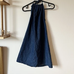 Jeansklänning mini - Aldrig använd, köpt second hand. 