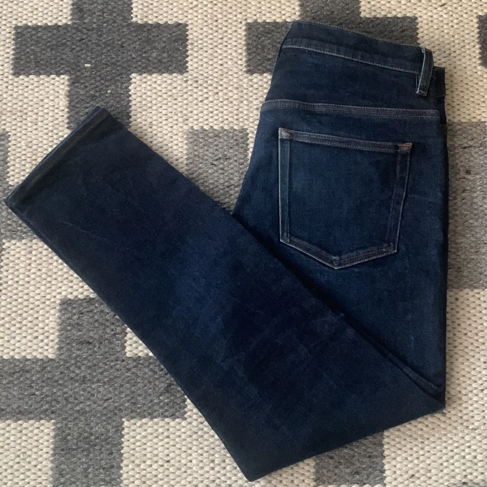 Hej! Säljer ett par sjukt fina jeans från acne studios!  De är helt nya och bara testade! Nypris : 2500+ Mitt pris : 649. Jeans & Byxor.
