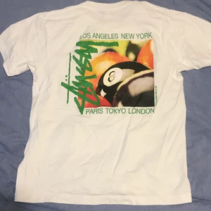 Stussy tshirt - En tvät fett Stussy tshirt 10/10 skick har använt två gånger