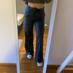 Skinnbyxor  - Säljer dessa jättefina skinnbyxor då de är för stora och inte kommer till användning.  