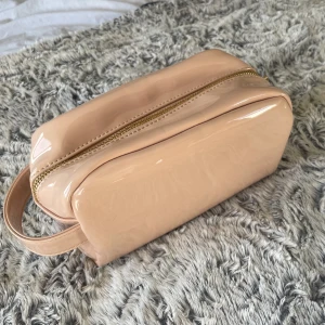 Necessär - En necessär från Gina tricot 