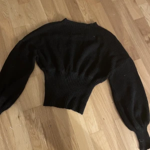 Stickad tröja - Fin stickad tröja som går in mot midjan 