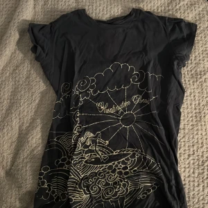 T shirt med tryck - Söt tshirt med tryck. Liten storlek