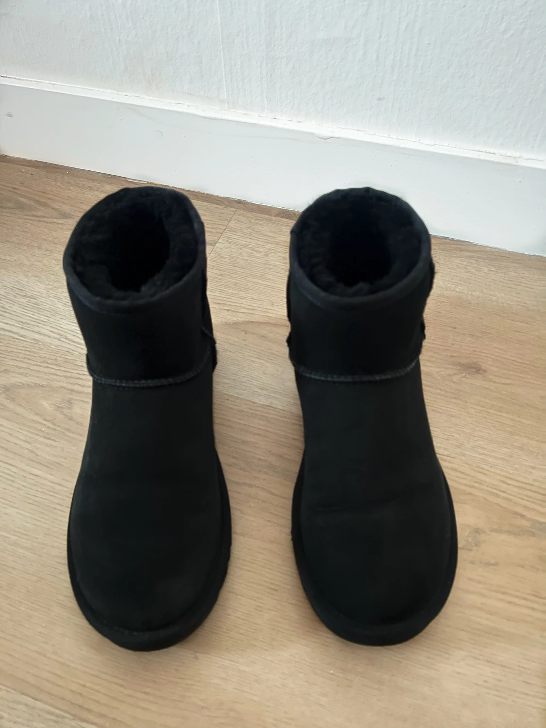 UGGS classic mini II
