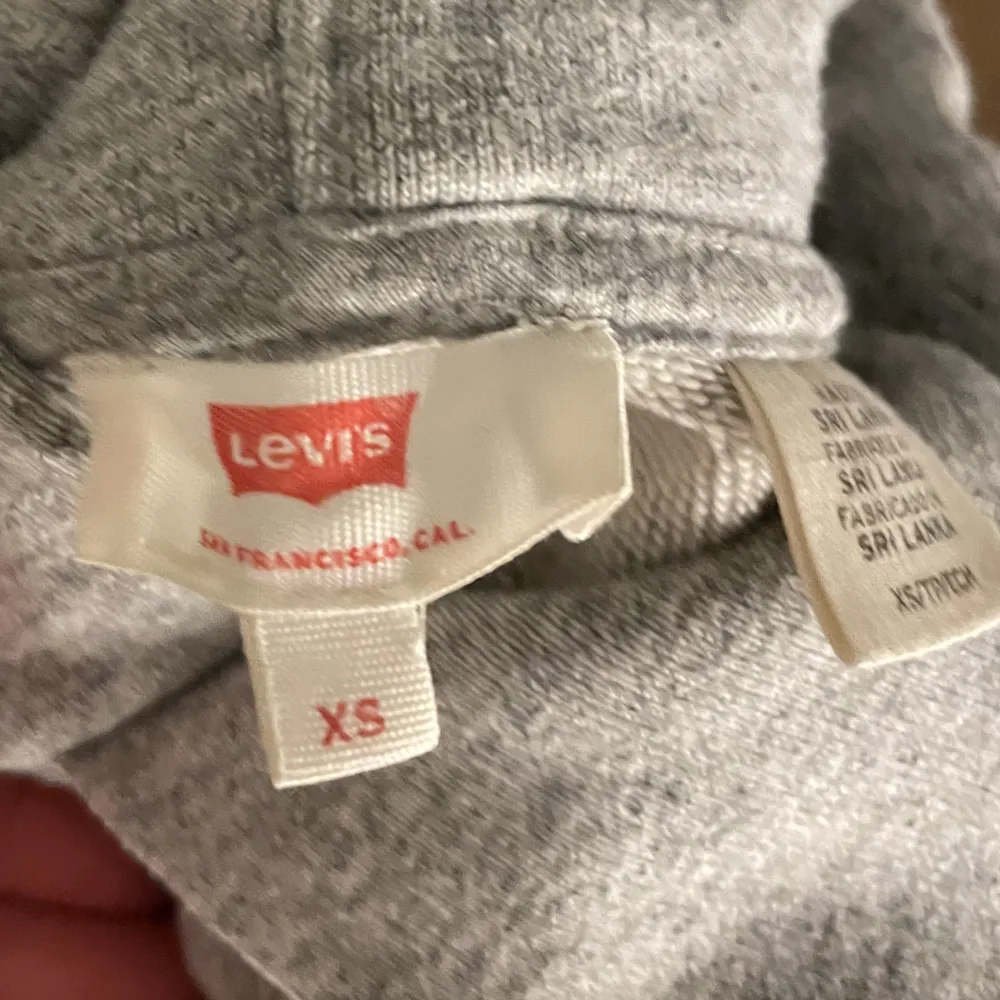 En oanvänd hoodie från Levis men köpt för ca 4år sen🤍. Hoodies.