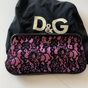 Clutch väska  - Väska från D&G väldigt bra skick nästan helt ny.