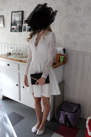 Vit klänning - Använd en gång storlek S, kan skickas 