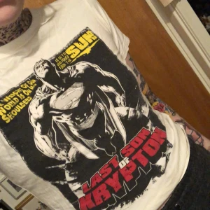 Babytee  - Barntröja passar s Aldrig använd