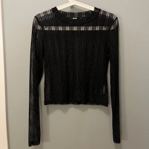 Mesh top  - Glittrig mesh topp från bikbok Använd fåtal gånger (nyskick)