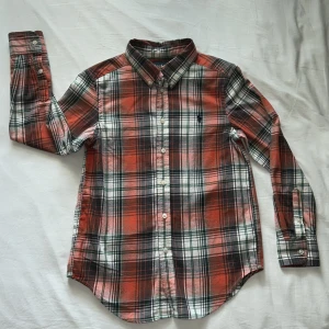 Ralph luaren skjorta  - Det är en ralph lauren skjorta som är sparsamt använd skriv privat för fler bilder