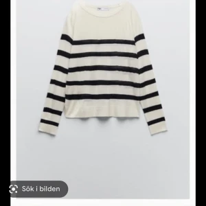 Zara randig tröja - Knappt använd för bytte stil. Sitter fint och är tunn så d bra för sommaren man svettas knappt i den. Passar S