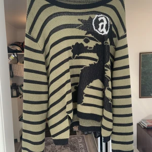 Abundant brand  - Säljer min tröja från Abundant Brand  Tröjan är storlek M men passar alla storlekar  Pris: 300kr (kan diskuteras) 