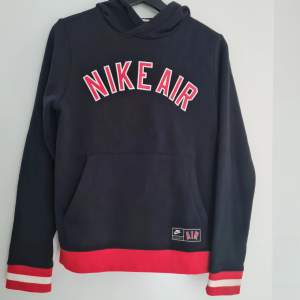 Svart Nike Air hoodie utan slitage. 95kr exklusive frakt.